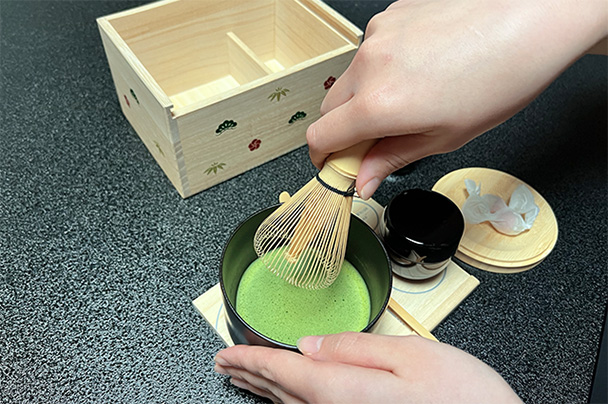 Trial lesson of demonstration of tea-serving